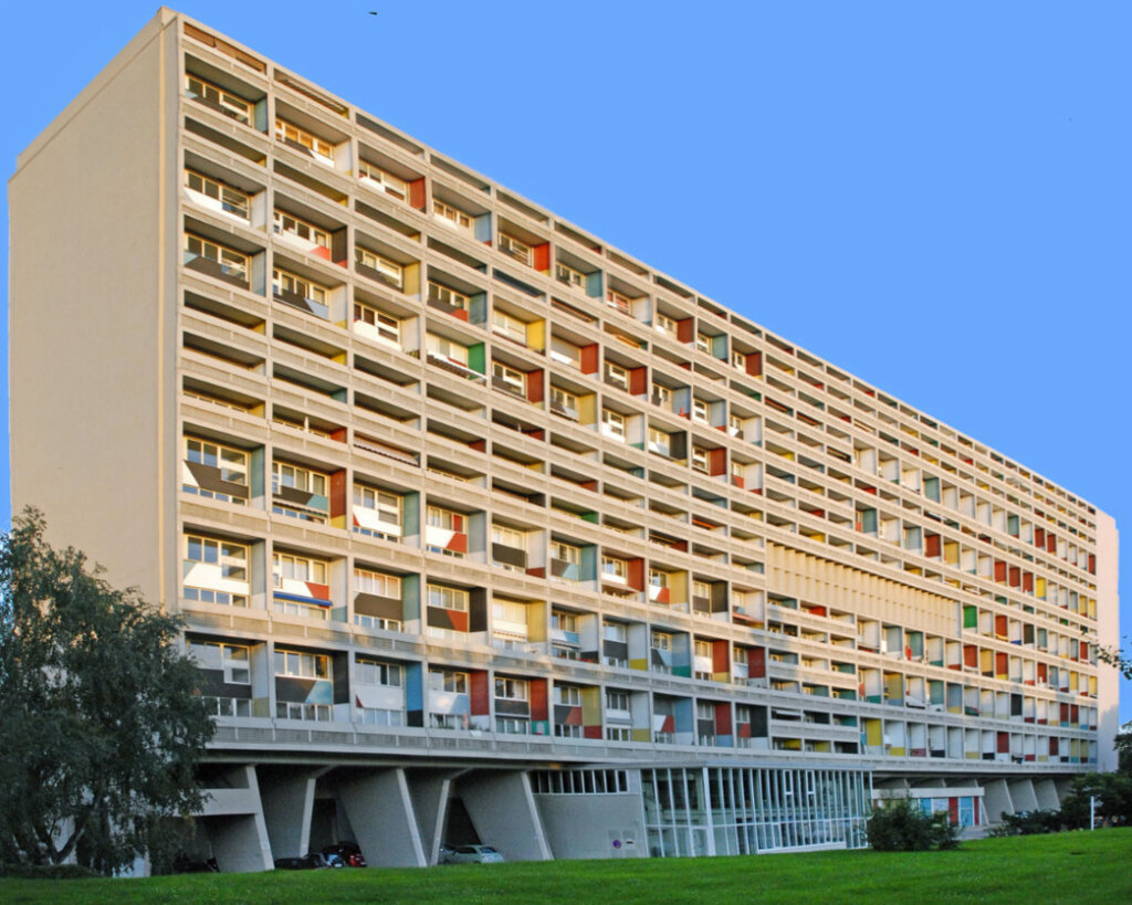 コルビュジェが設計した集合住宅　ユニテ・ダビタシオンの参考画像